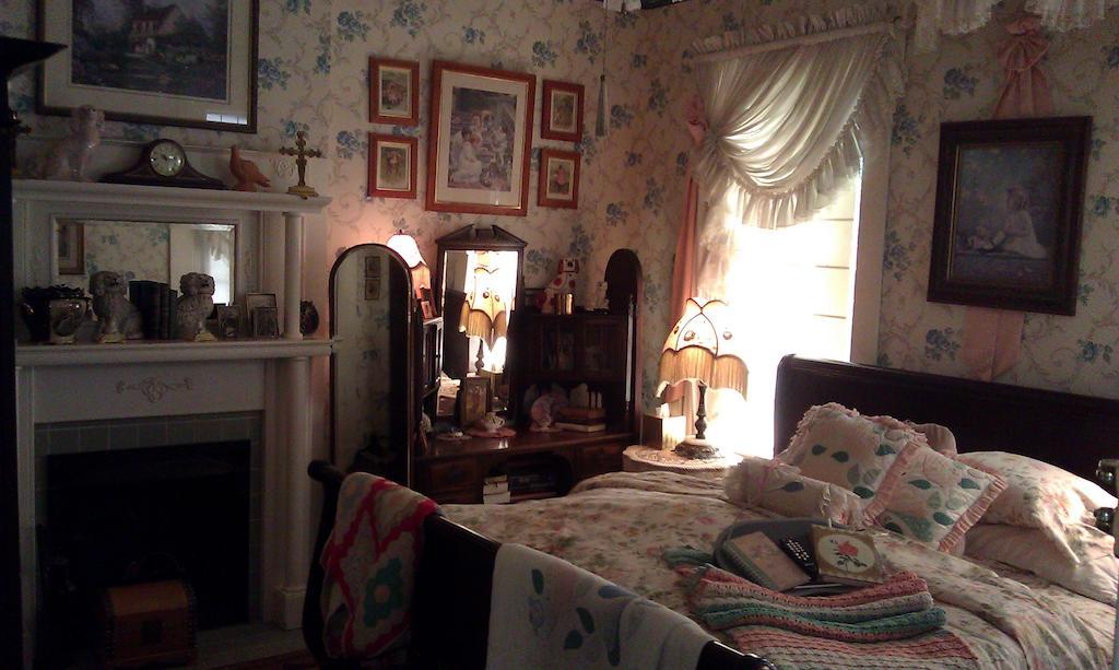 2439 Fairfield "A Bed And Breakfast" シュリーブポート 部屋 写真